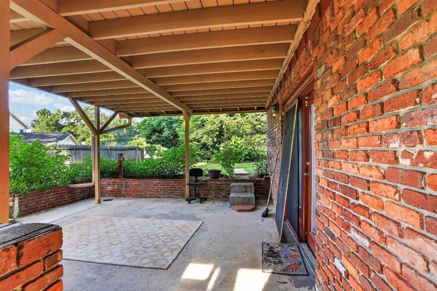 Building Photo - Unit
