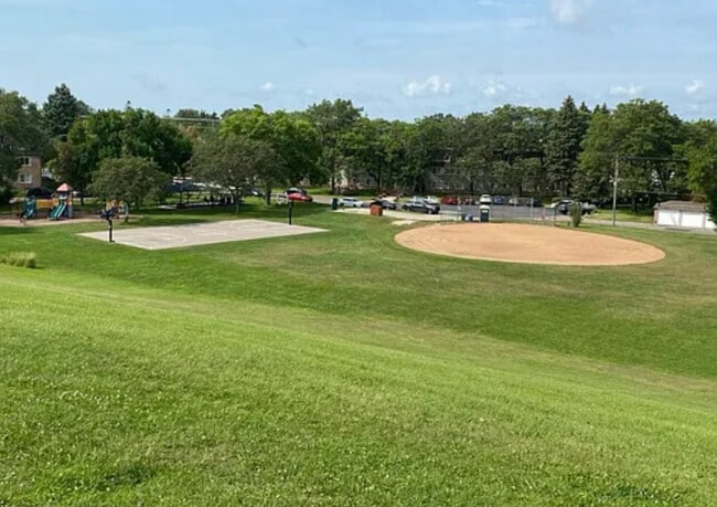 Building Photo - 2813 Pennsylvania Ave S