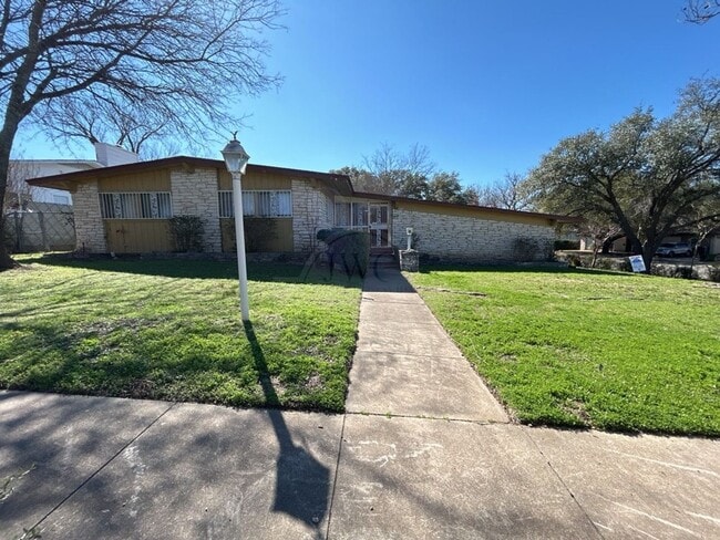 Primary Photo - 1814 Crestridge Dr
