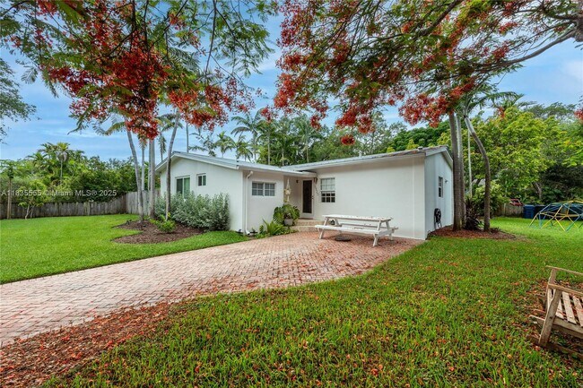 Primary Photo - 6520 SW 76th St