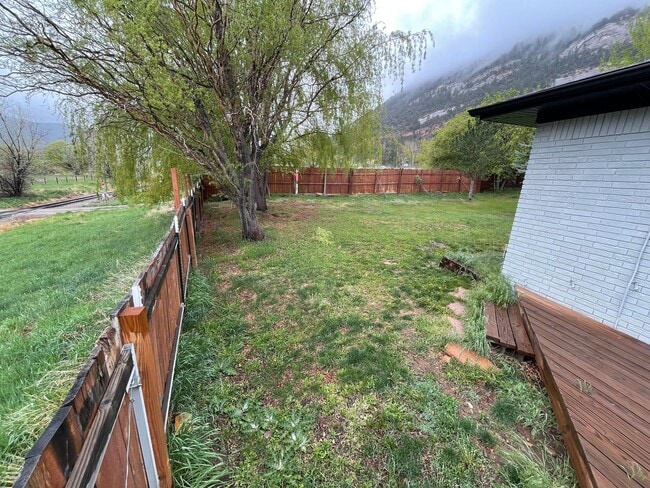 Building Photo - Spacious Single Level Ranch Style 4 Bed 2 ...