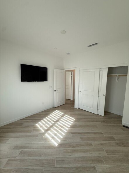 Building Photo - 39613 Taffala Dr