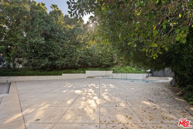 Building Photo - 16541 Park Ln Cir