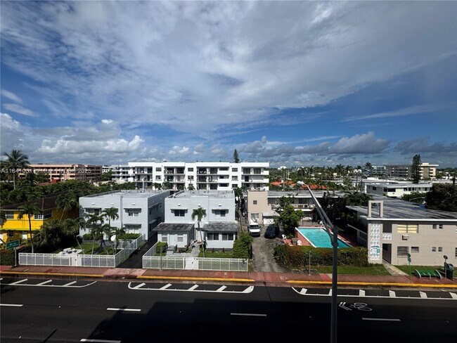 Building Photo - 8233 Harding Ave