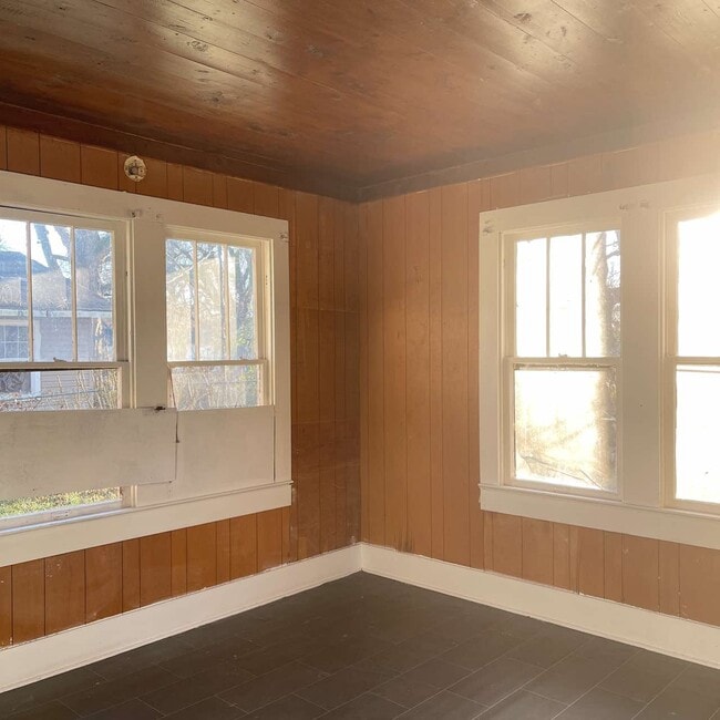 Building Photo - 2812 Gordon Ave