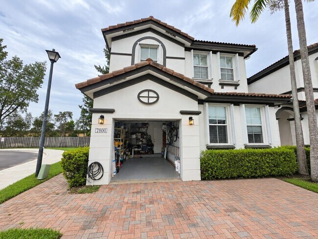 Building Photo - 7800 NW 116 Pl