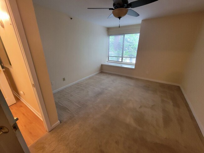 Building Photo - Super spacious 1 bedroom condo in South Boulder with reserved parking