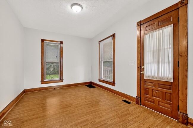 Building Photo - 456 N Centennial St