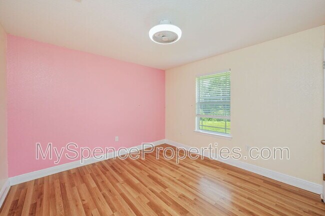 Building Photo - 618 Territory Ln