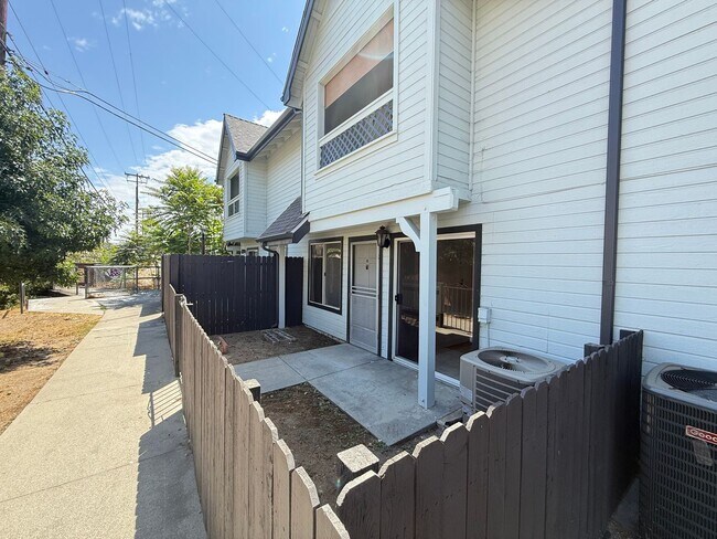 Building Photo - 1500 Abbot Ave