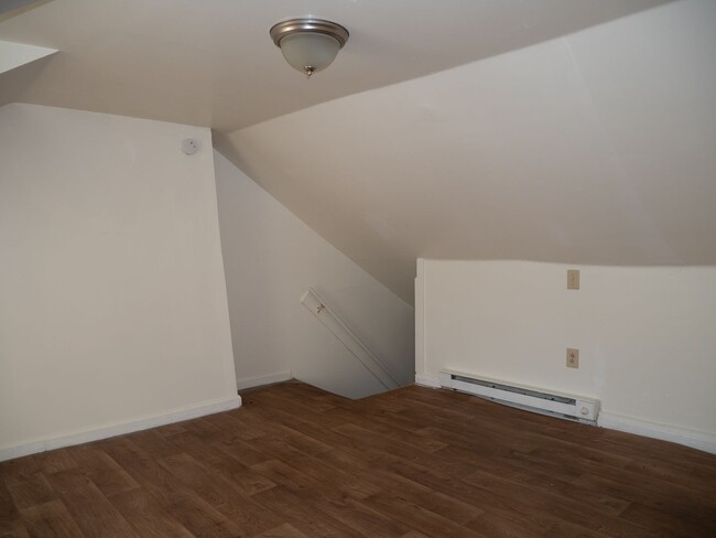 Building Photo - Bright 2-Bedroom Easton Apartment with Out...