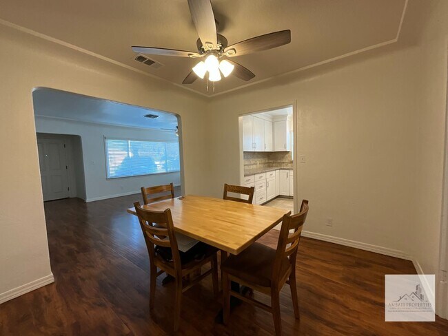 Building Photo - 3074 E Terrace Ave