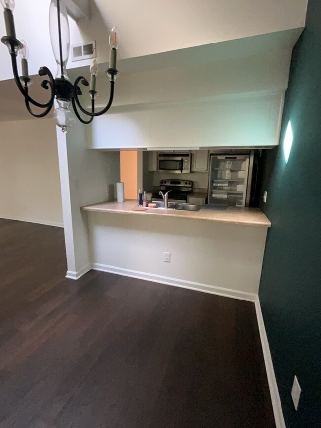 Building Photo - Charming 2-Bedroom Loft-Style Condo in a P...