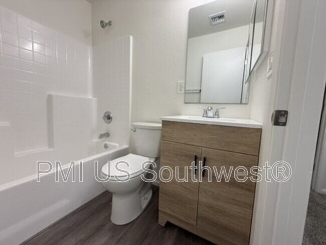 Building Photo - 405 Anna Cir