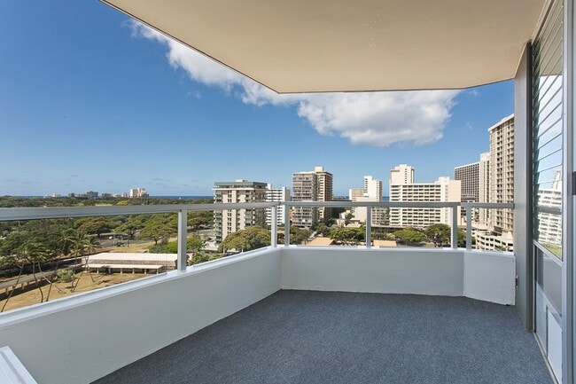 Building Photo - Two bedroom condo with stunning views of D...
