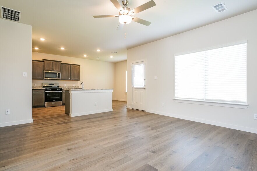 Building Photo - 421 Watson Ct