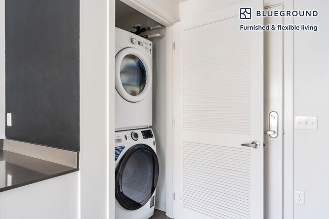 Building Photo - 15301 NE Turing St