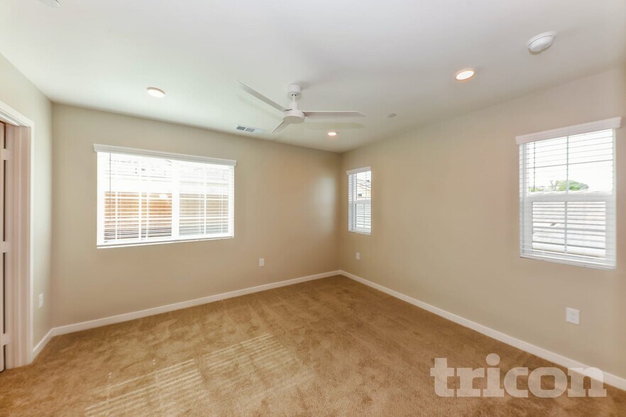 Building Photo - 619 Citron St