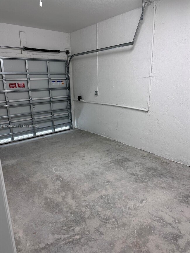 Building Photo - 2671 SE 10th St