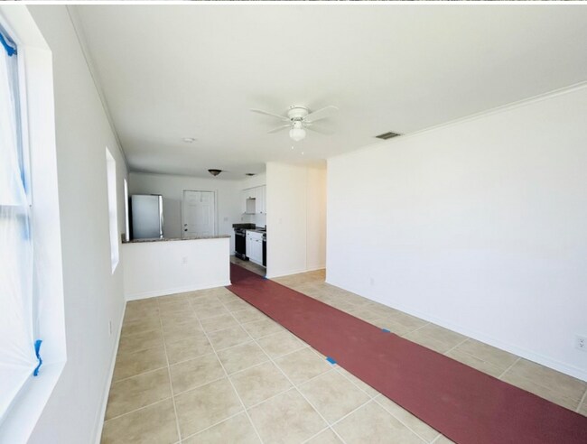 Building Photo - 4310 Pinewood Ave