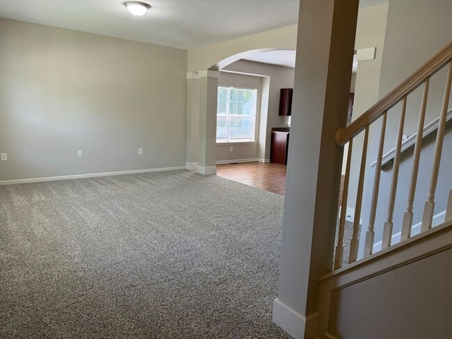 Building Photo - Stunning 3 Bedroom Home with Primary Suite on First Floor