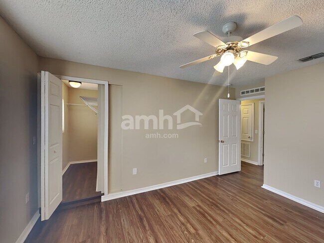 Building Photo - 813 Grand Regal Pt