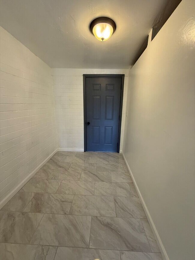 Building Photo - Townhome For Rent