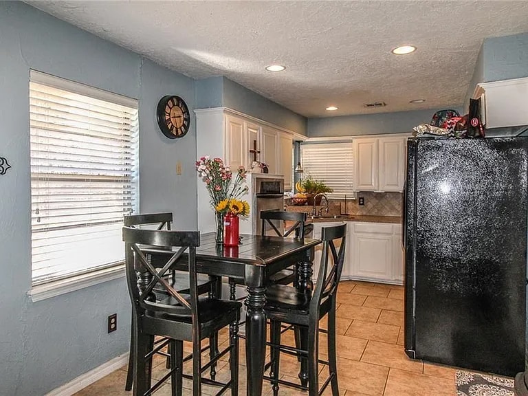 Building Photo - 2758 S Pickard Ave