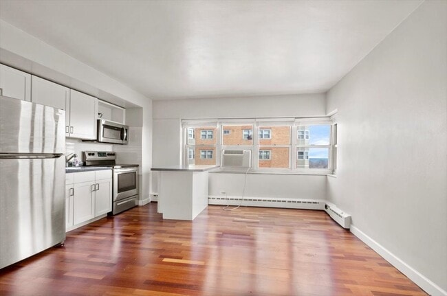 Building Photo - 4950 N Marine Dr