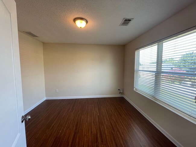 Building Photo - 5 BEDROOM PLUS BONUS ROOM PRE-LEASING FOR AUGUST 2026!