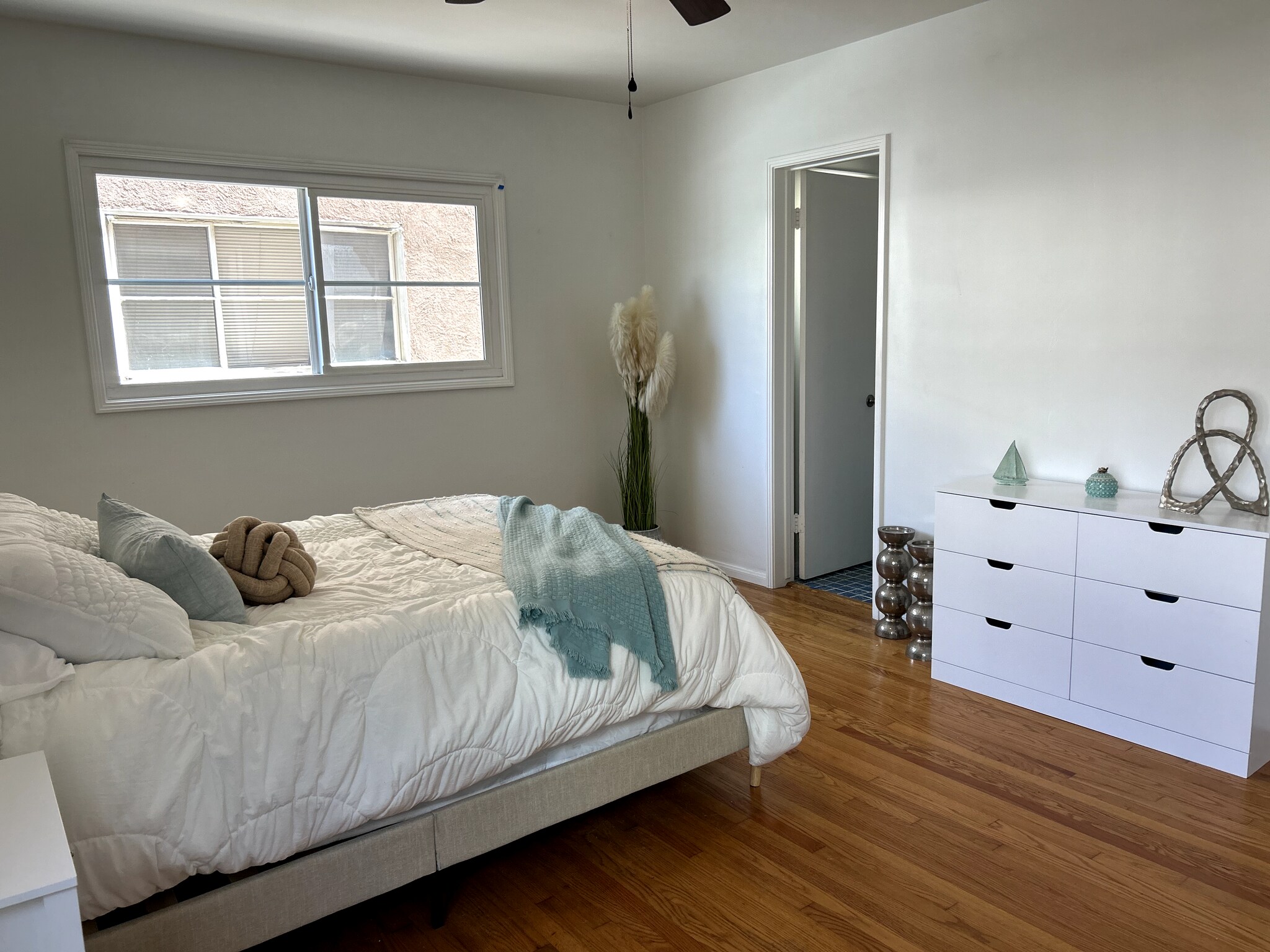 Building Photo - 901 E Ocean Blvd