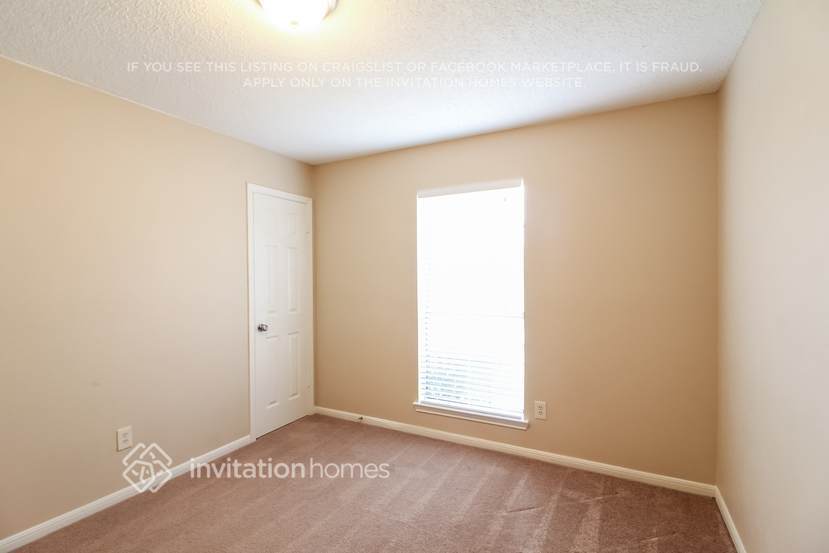 Building Photo - 301 Overland Dr