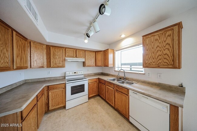 Building Photo - 4725 W Fawn Dr