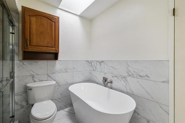 Building Photo - 2301 Travis Dr