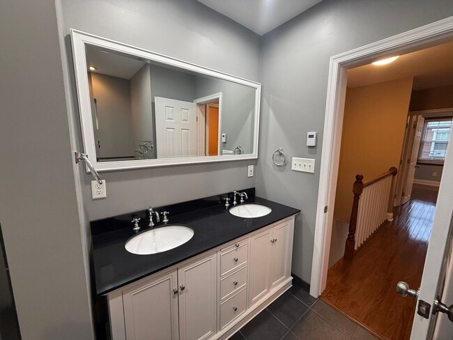 Building Photo - Charming South Philly Home in the Pennsport/Queen Village Area