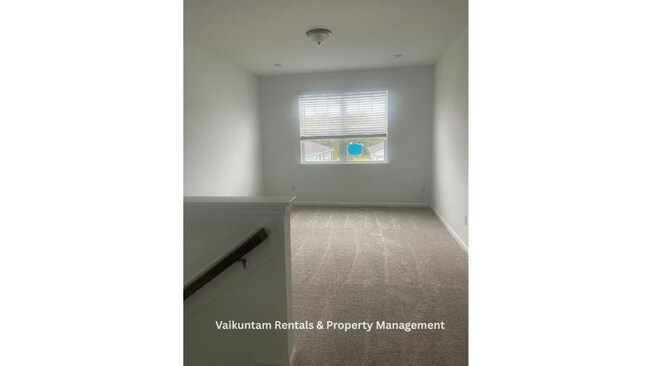 Building Photo - 563 Cherry Elm Dr