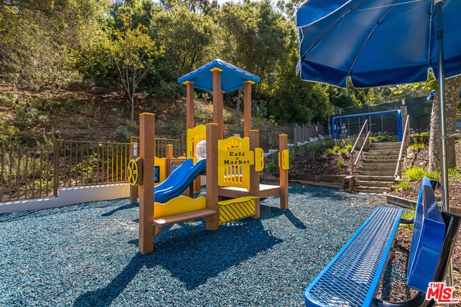 Building Photo - 10227 Autumn Leaf Cir