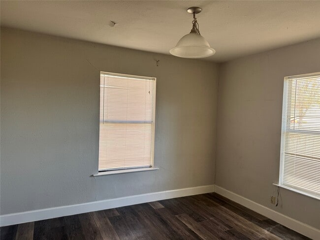 Building Photo - 4511 S Main St