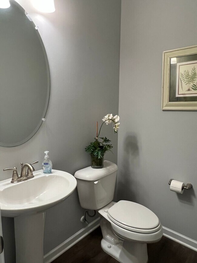 Building Photo - FURNISHED Three Bedroom Wellstone Model Home