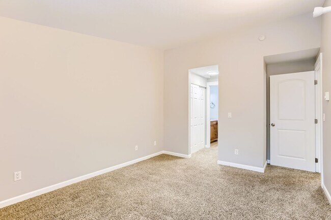 Building Photo - AVAILABLE AUGUST 1, 2026 >> Stunning 2BR/2BA Condo For Rent in Bellevue!! W/S/G Included!!!