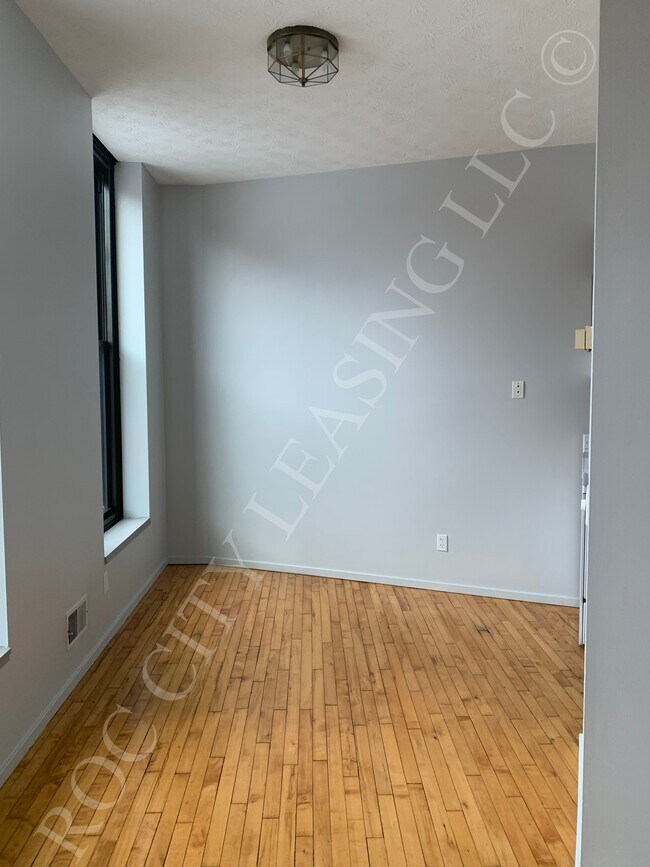 Building Photo - 214-216-216 Andrews St