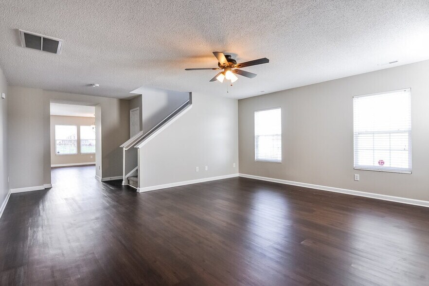Building Photo - 1101 Tellis Dr