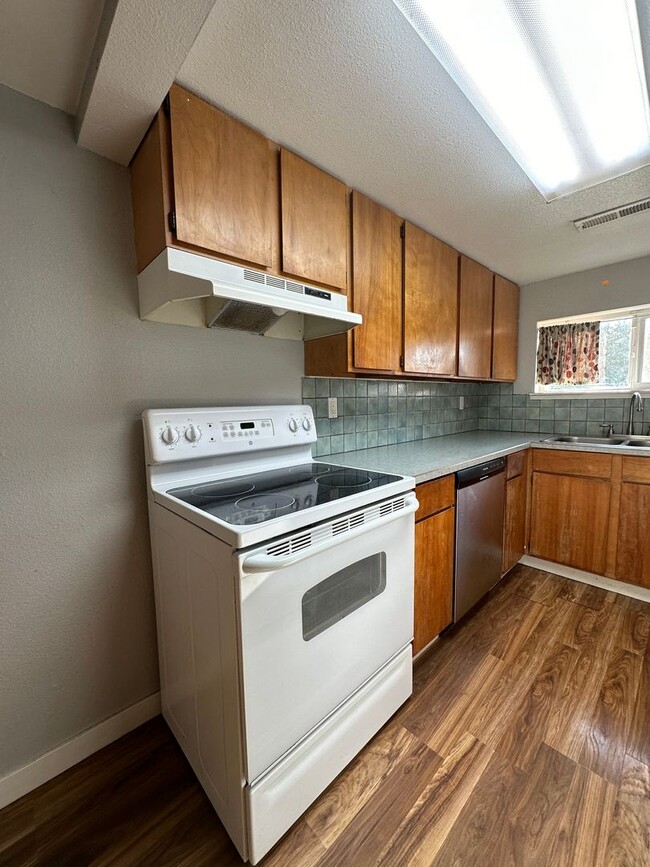 Building Photo - Charming Updated N. Richland 3 bedroom, 1 ...