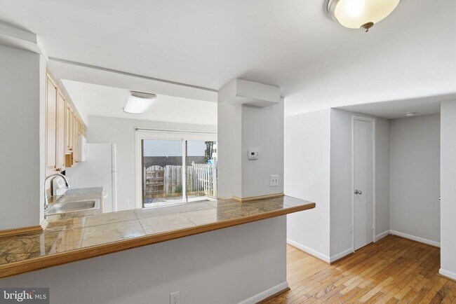 Building Photo - 1204 Brethour Ct