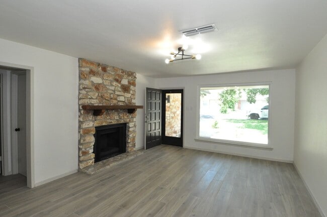 Building Photo - Great single level home in Anderson Mill. ...