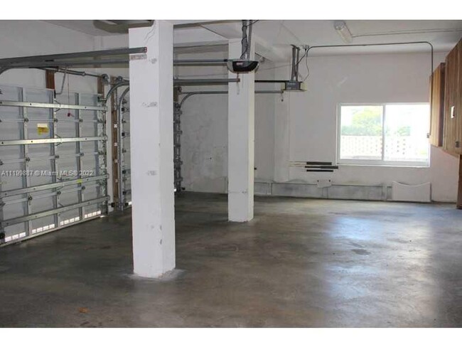 Building Photo - 2845 Granada Blvd