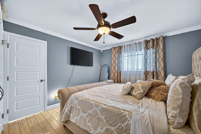 Building Photo - 9402 Meadowcroft Dr