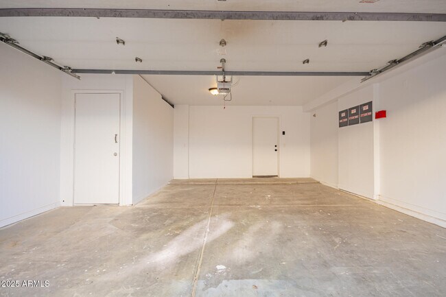 Building Photo - 738 S Beck Ave