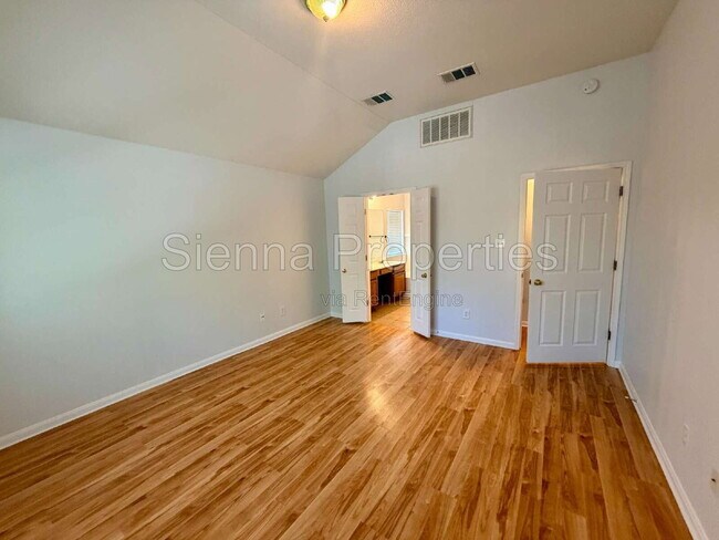 Building Photo - 1517 Hawk Dr