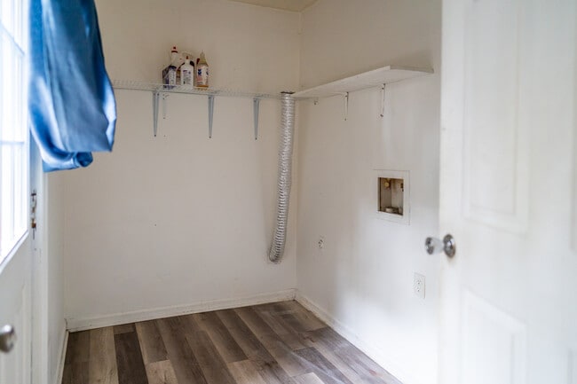 Building Photo - 106 Kimeran Ln